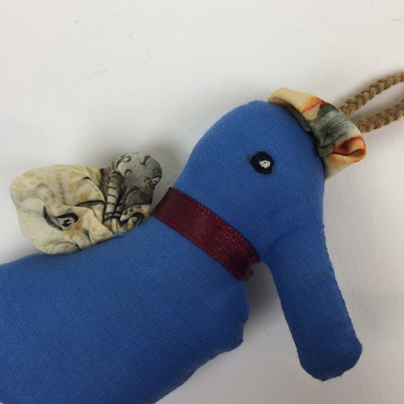 One handmade seahorse keychain ornament - Picture 4 of 5